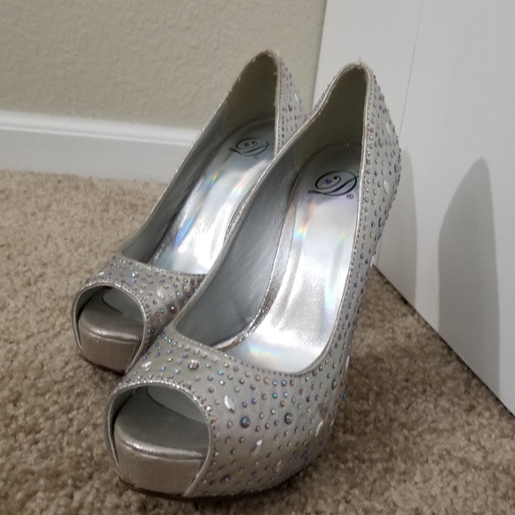 Silver Jeweled High Heels - Picture 4 of 5